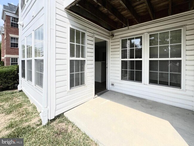 Building Photo - 705 Harvest Run Dr