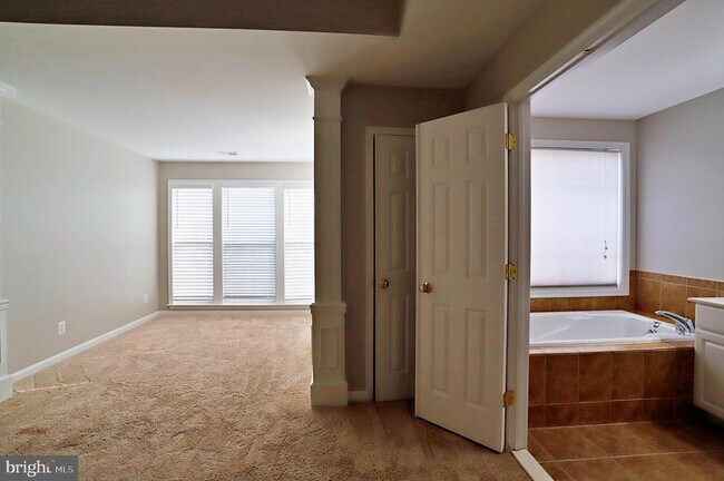 Building Photo - 8239 Singleleaf Ln