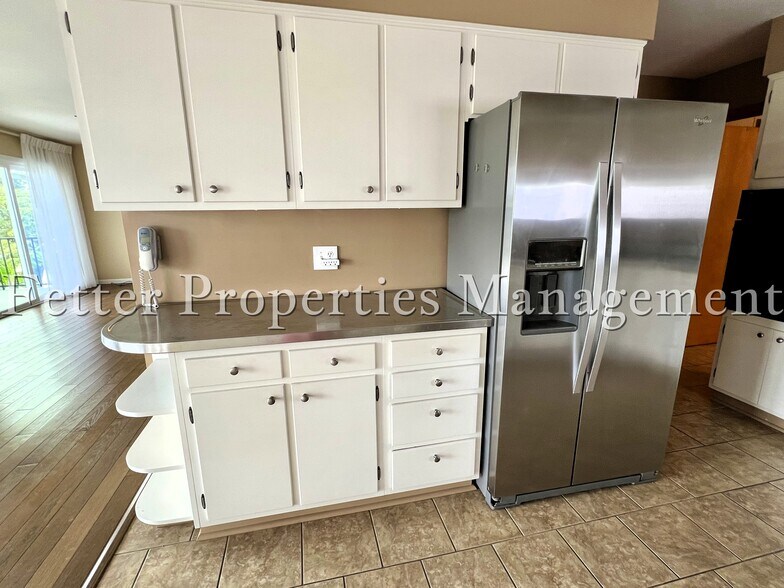 Building Photo - 400 French Island Trl