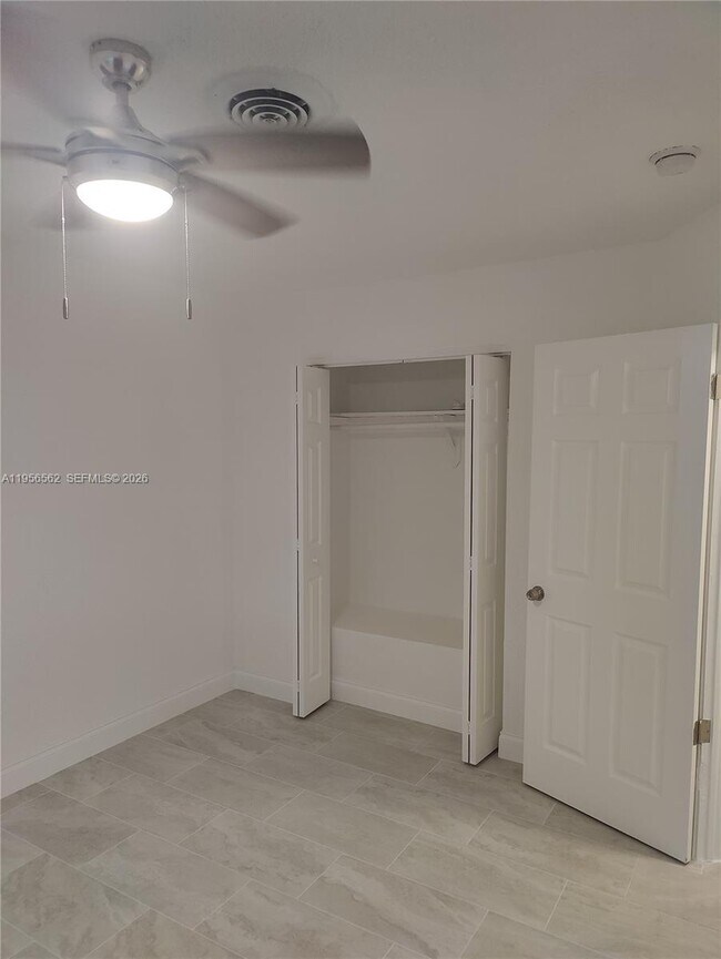 Building Photo - 1400 NW 2nd Ave