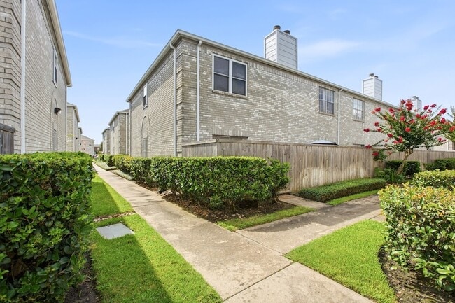 Building Photo - 7719 Cambridge St