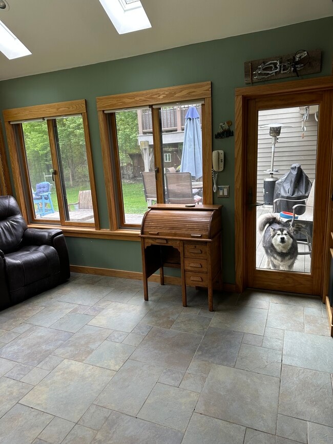 Building Photo - 16 Gibbons Ln