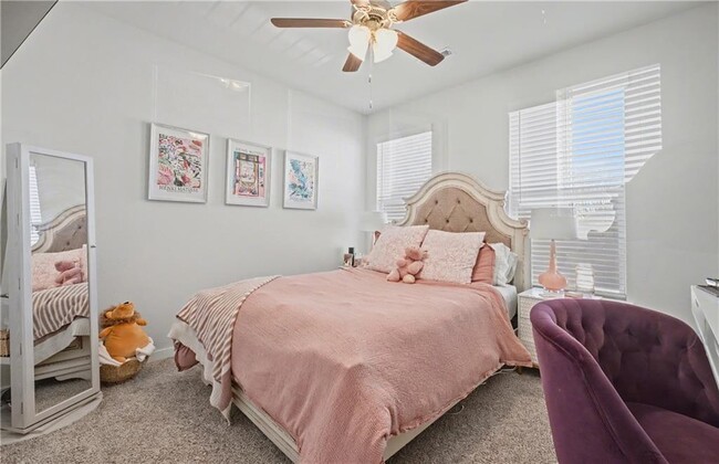 Building Photo - 4885 W Triangle St