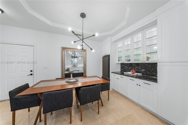 Building Photo - 3922 SW 60th Ave