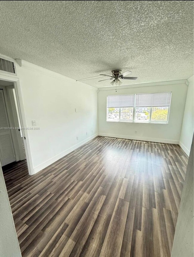 Building Photo - 14840 Naranja Lakes Blvd