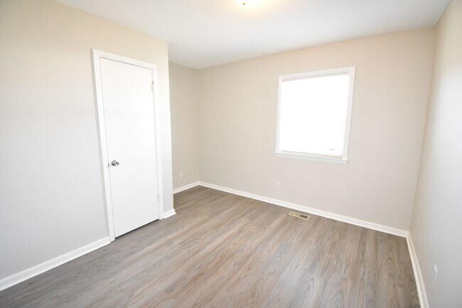 Building Photo - 4 Bedroom and 2 Bath Home- Updated (Pets N...