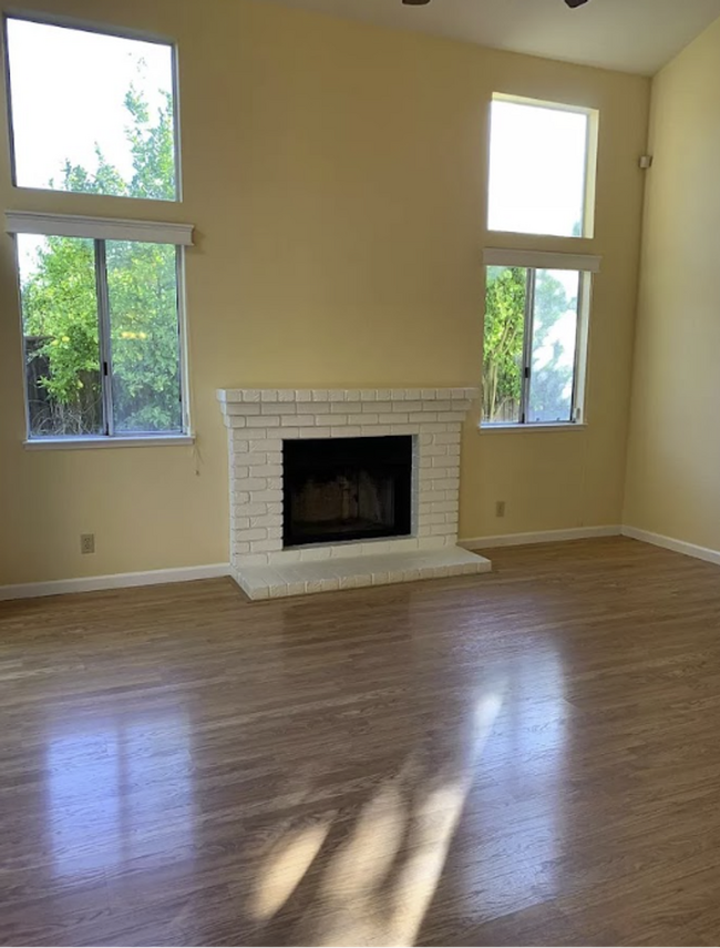 Building Photo - OPEN HOUSE Thursday, 7/30/26 from 4:30-5:30 pm