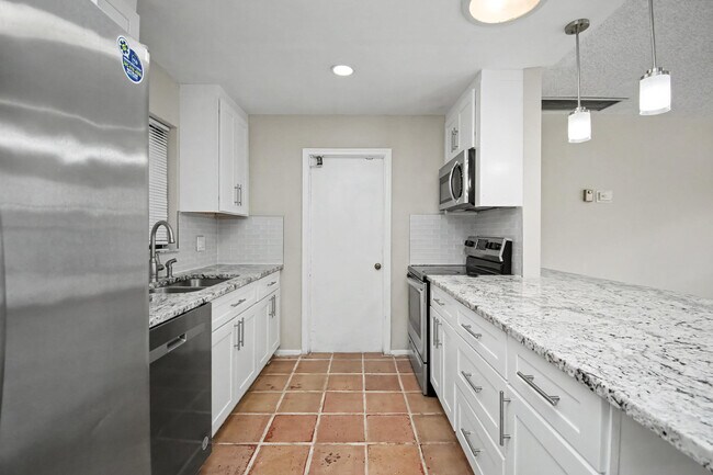 Building Photo - 7407 Silver Woods Ct