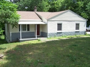 Building Photo - 3BR/1BA Home on New Walkertown Rd   Move in Special-  1/2 off the first months rent!!