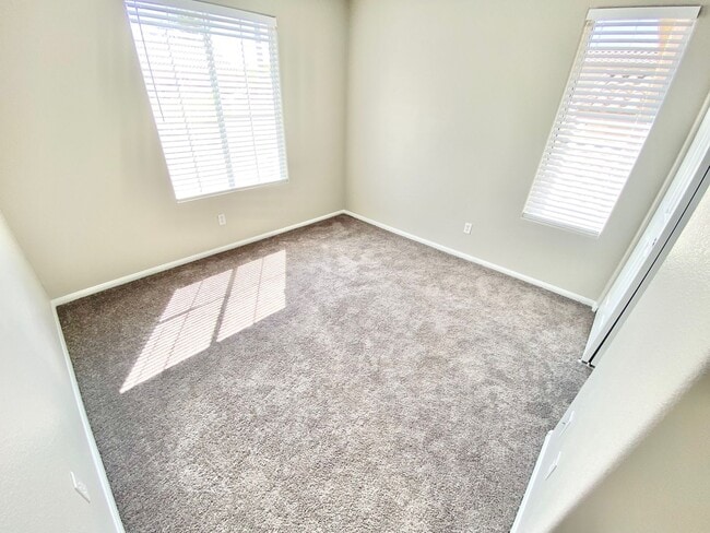 Building Photo - BEAUTIFUL 3 BEDROOMS 2.5 BATHS 2 STORY SINGLE FAMILY HOME WITH 2 CAR GARAGE