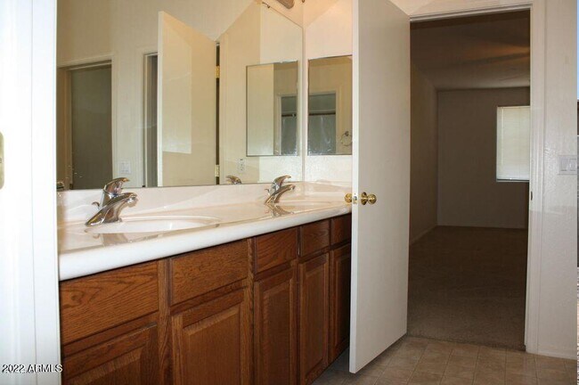 Building Photo - 1927 W Fruit Tree Ln