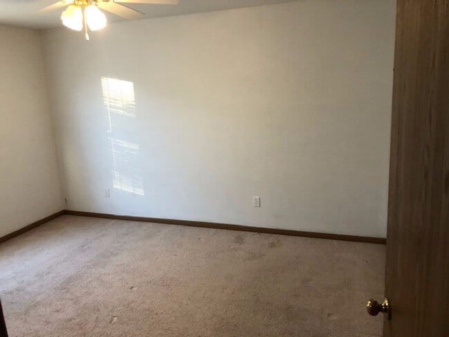 Building Photo - 4809-4811 Geyser Blvd