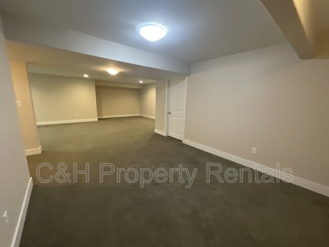 Building Photo - 5506 Sunny Cv