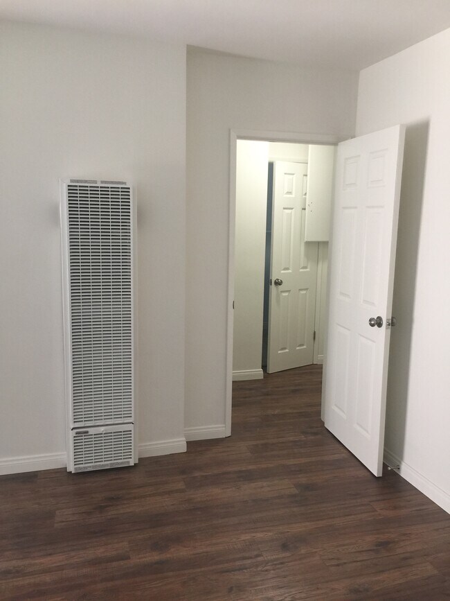 Hallway - 48 S Parkwood Ave