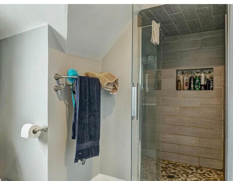 Building Photo - 6415 Cates Ave