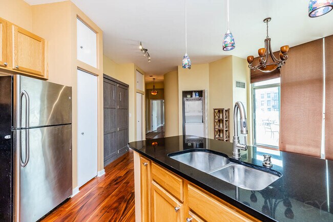 Building Photo - 1600 S Indiana Ave