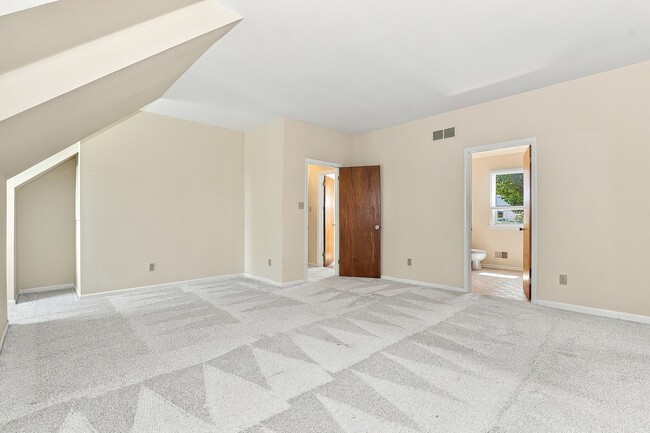 Building Photo - 2263 Almshouse Rd