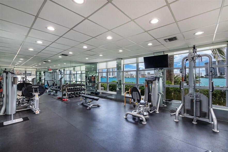 Building Photo - 3600 Mystic Pointe Dr