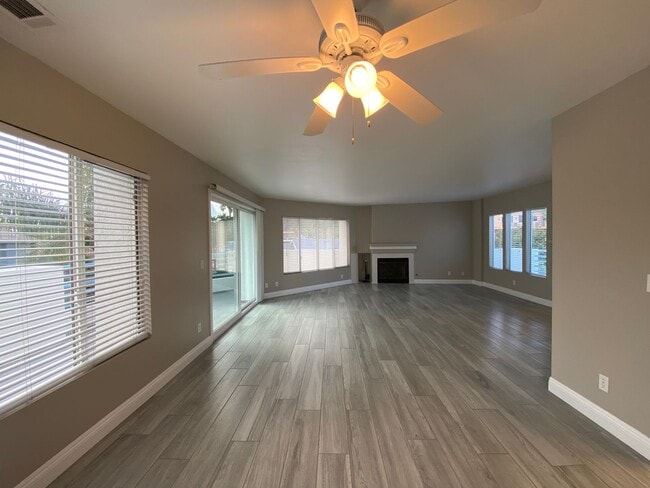 Building Photo - 4594 Cove Dr