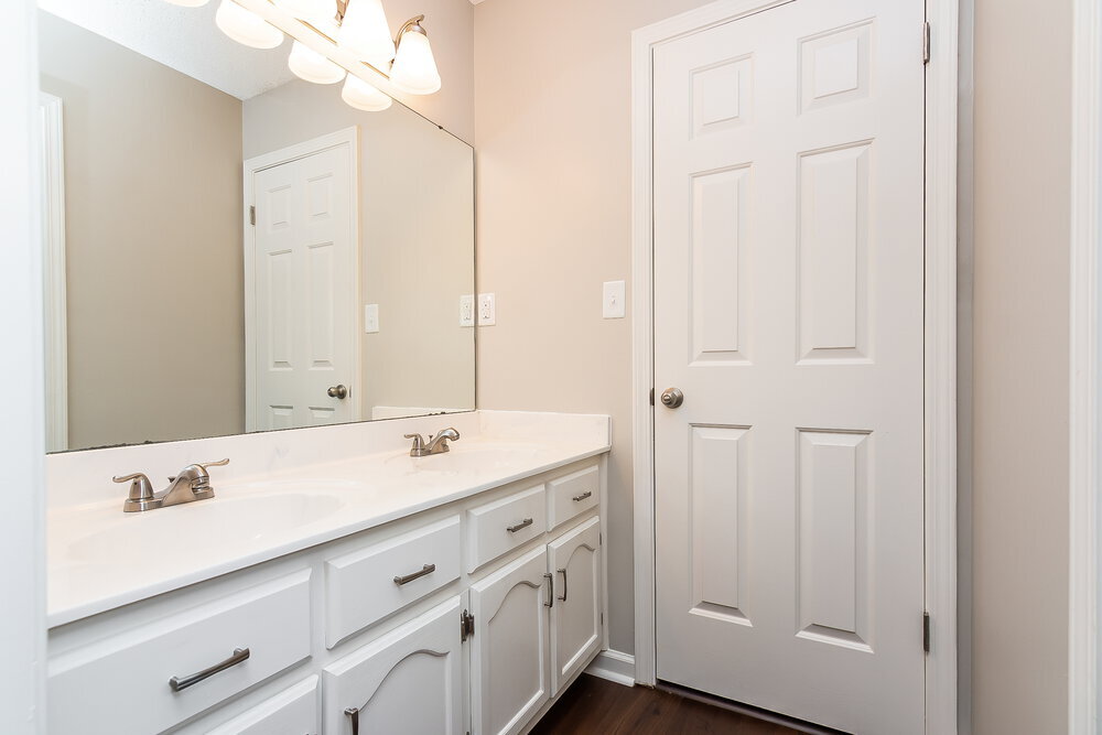 Building Photo - 8925 Lake Springs Cove