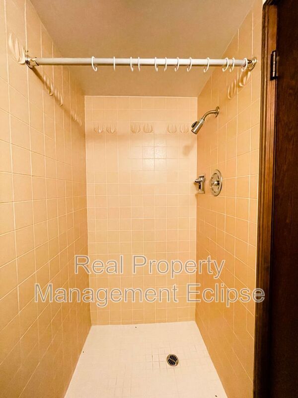 Building Photo - 11105 SE 59th St