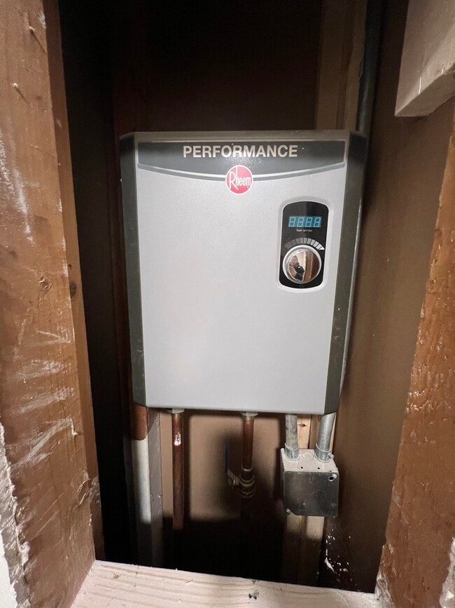 Building Photo - 737 N Central Ave