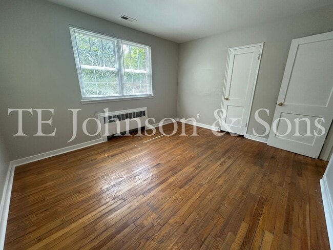 Building Photo - Spacious 2 Bedroom Condo