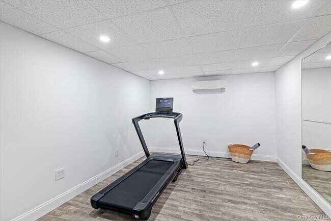 Building Photo - 13 Colonial Ln