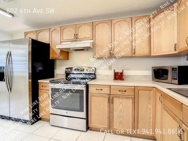 Building Photo - 602 4th Ave SW