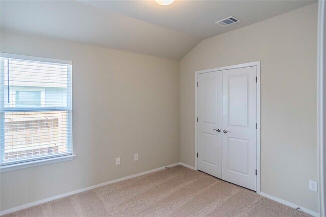 Building Photo - 204 Rollingwood Dr