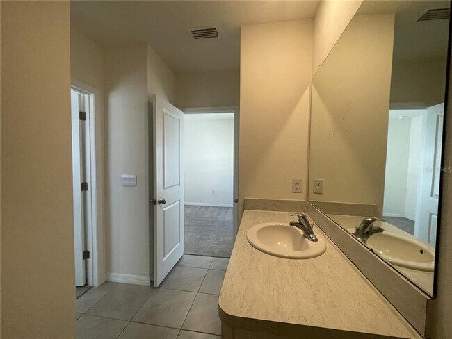Building Photo - 33078 Major Oak Dr