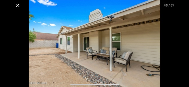 Building Photo - Gorgeous Remodeled Home w/Community Pool i...