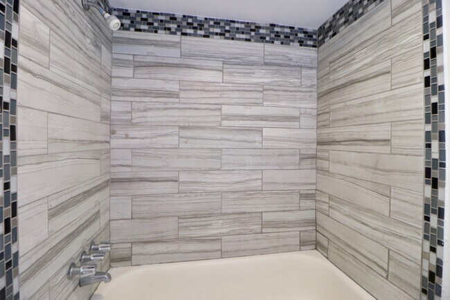 Building Photo - 5929 Queensloch Dr
