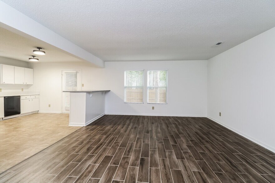 Building Photo - 7010 Sycamore Grove Ct