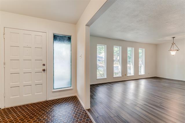 Building Photo - 2107 Briarwood Blvd