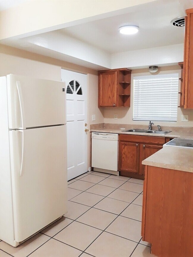 Building Photo - 3/1 With Garage In Audubon Park!