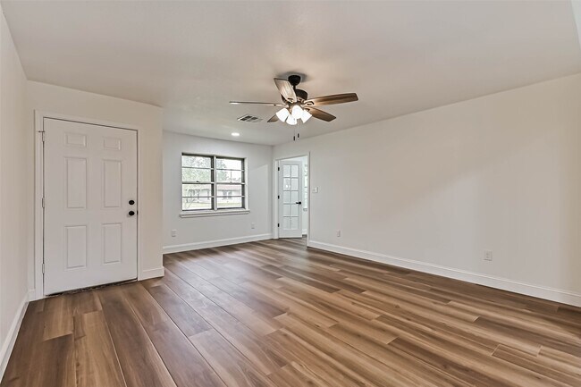 Building Photo - 229 Burkett St