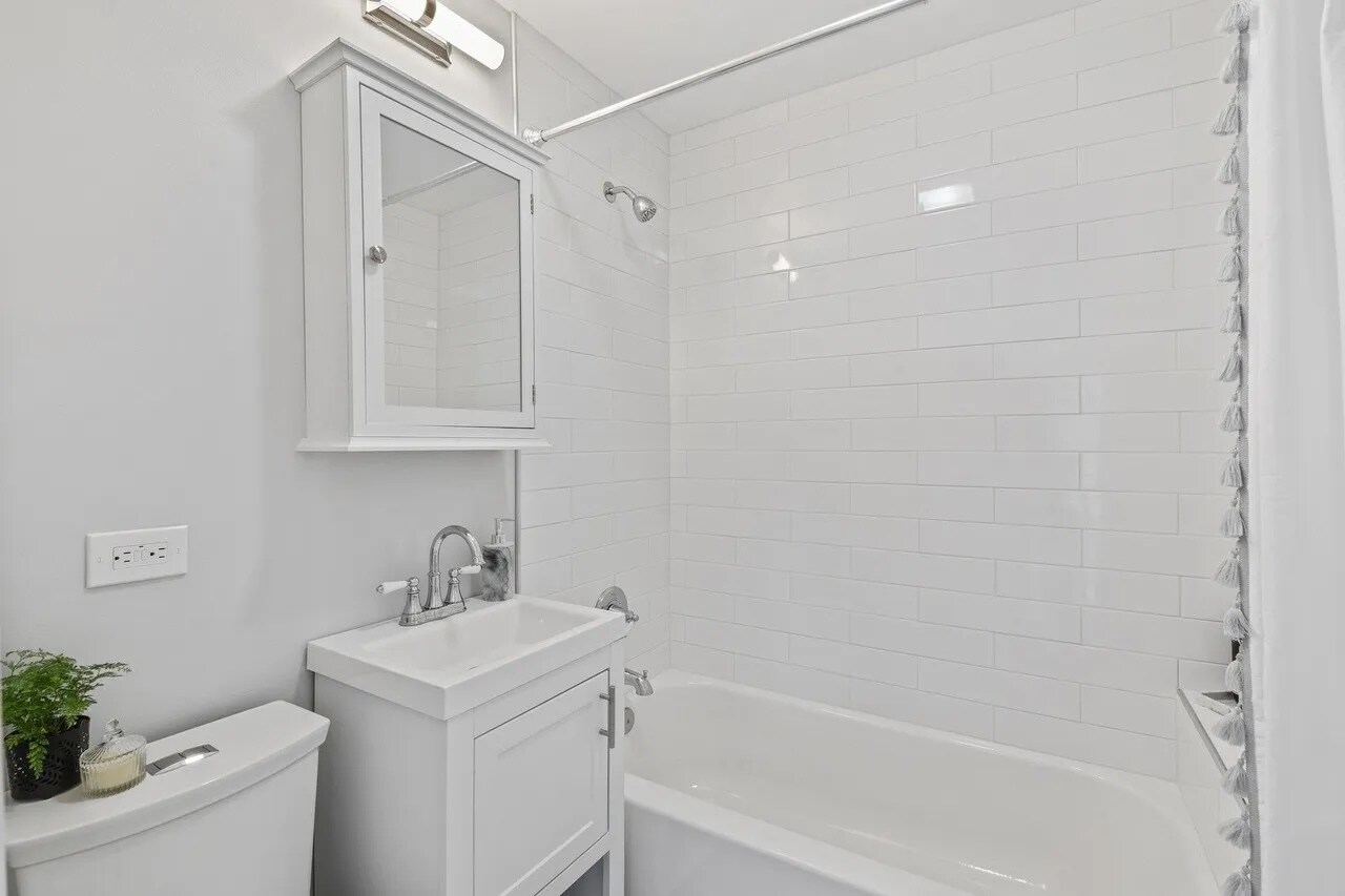 Building Photo - 2516 N Central Park Ave