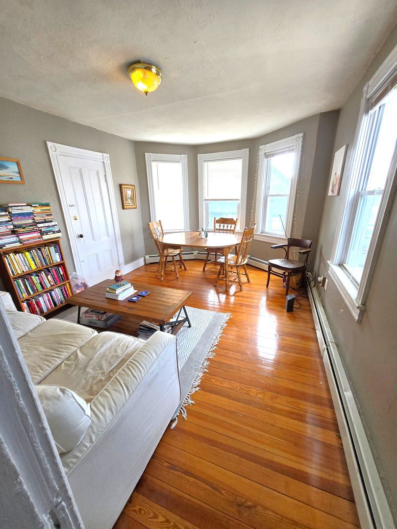 Building Photo - 103 Tell St