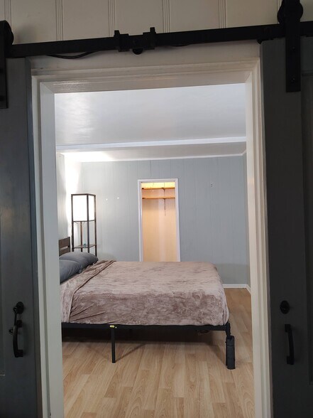 Building Photo - 534 W 39th St