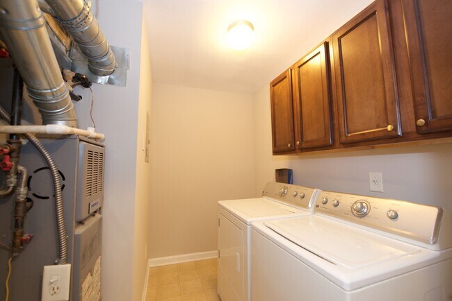 Building Photo - 225 Warm Springs Cir