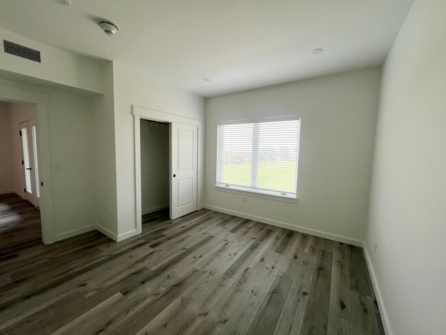 Building Photo - New 2 Bed 2 Bath Condo by MSU