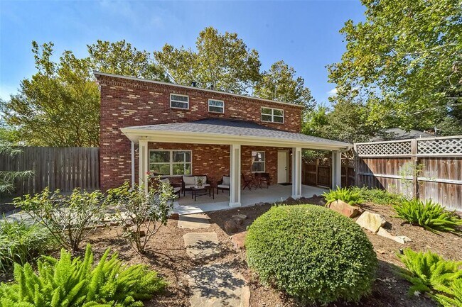 Building Photo - 2511 Blue Willow Dr