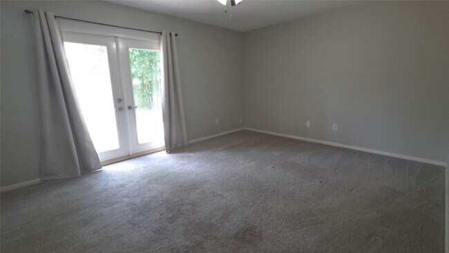 Building Photo - 1119 Montour Dr