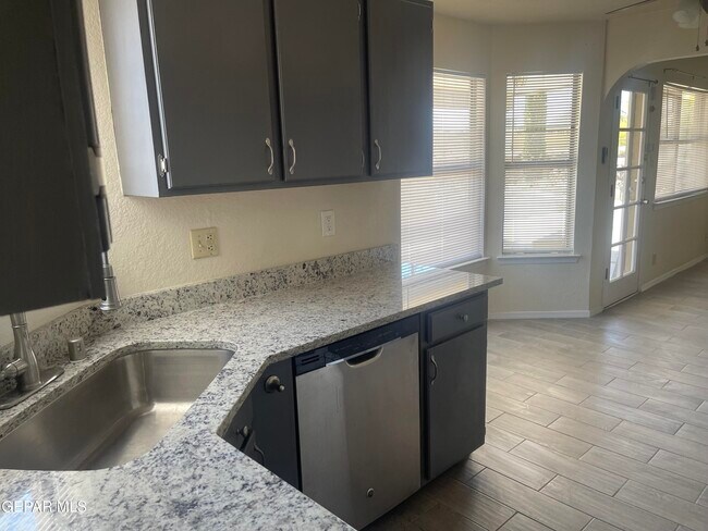 Building Photo - 705 Springfire Dr