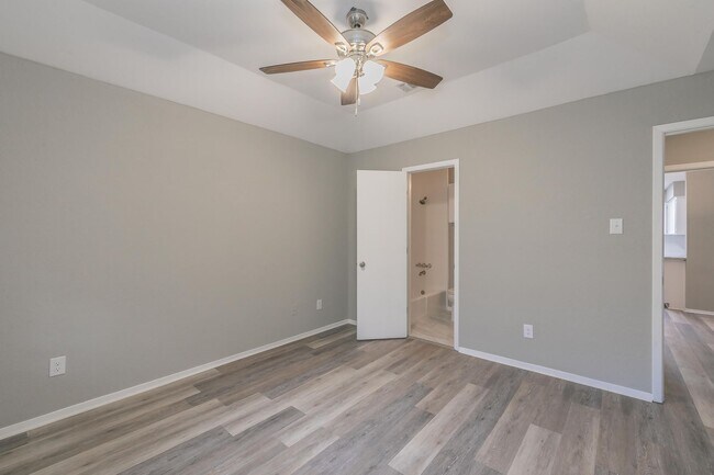 Building Photo - COMING SOON! FULLY REMODELED 2 bedroom, 2 ...
