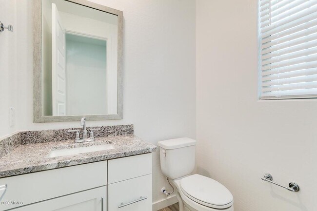 Building Photo - 1070 E Marlin Dr