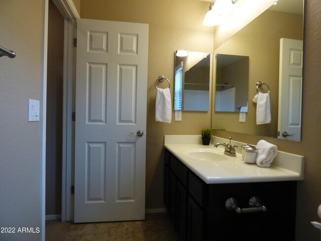 Building Photo - 8623 S 40th Dr