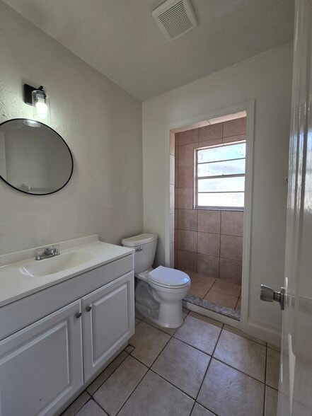 Building Photo - 7652 Chase Rd