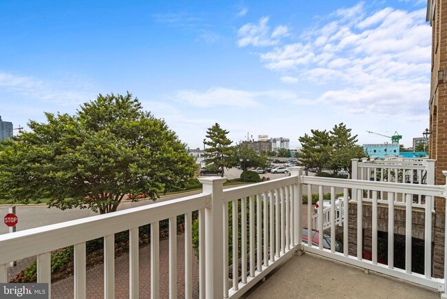 Building Photo - 1290 Harbor Island Walk